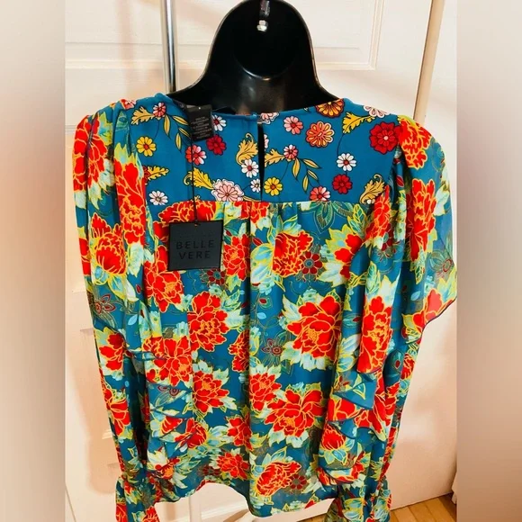 FLORAL BLOUSE 🌸 - Picture 5 of 8